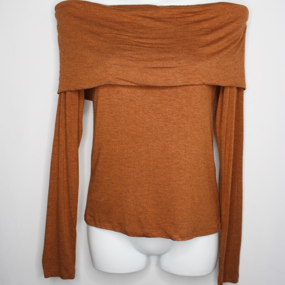 Off The Shoulders Top - Picture 3 of 3